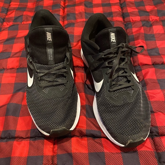 Nike Men’s Downshifter shoes - Picture 2 of 5
